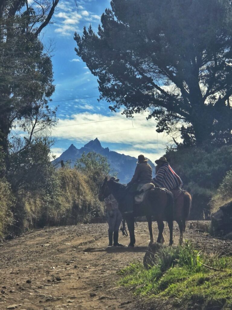 Horseback-riding-ecuador-cotopaxi